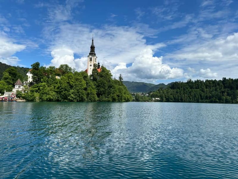 Bled: Lake Bled Guided Walking Tour with Cream Cake - Photo stops with the island church and swans