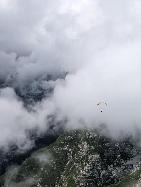 Bovec: Tandem paragliding in Julian Alps - Meeting in Bovec and getting ready to fly