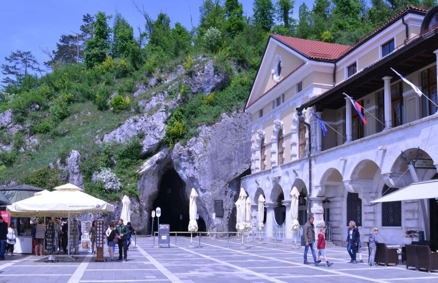From Ljubljana: Postojna Cave & Predjama Castle Guided Trip - Key points to know before you book