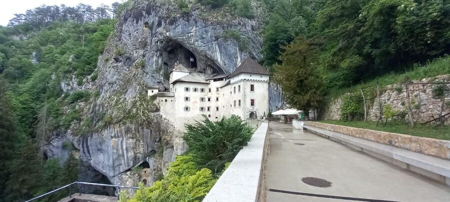 From Ljubljana: Postojna Cave & Predjama Castle Guided Trip - From Ljubljana to Slovenia’s underground world