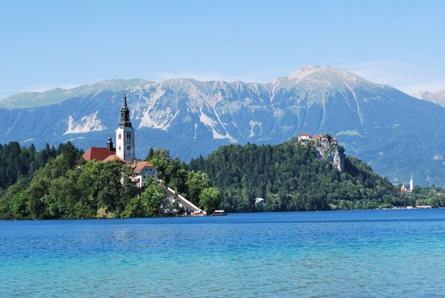 From Ljubljana: Trip to Lake Bled and Bled Castle - Forty minutes for cake, walking, or your own plan