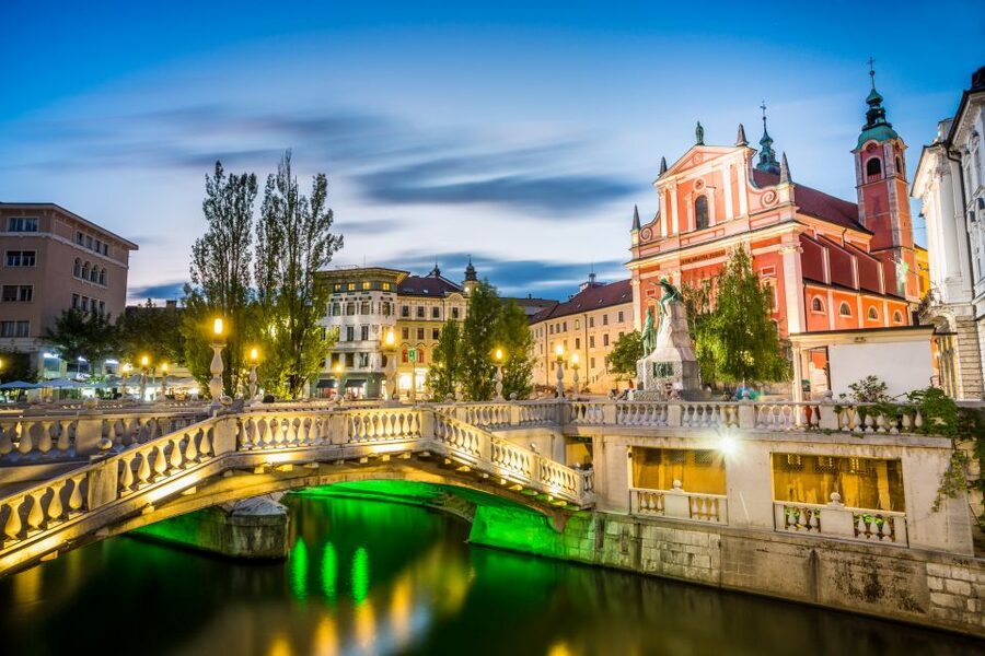 From Zagreb: Lake Bled & Ljubljana Private Day Trip - A proper Bled pause with kremšnita