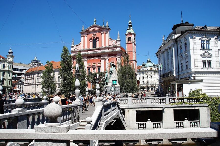 From Zagreb: Lake Bled & Ljubljana Private Day Trip - Reaching Lake Bled and the Alpine setting