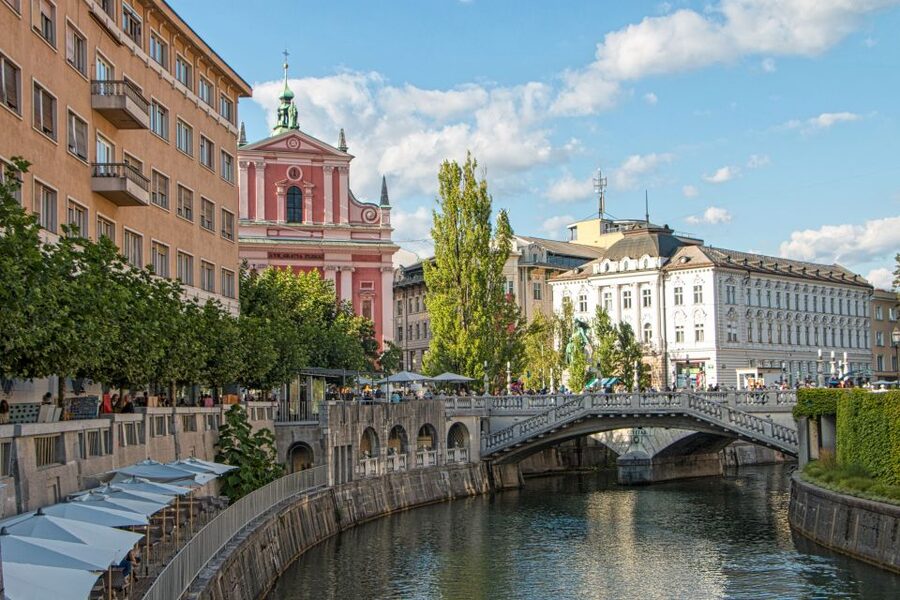 From Zagreb: Ljubljana and Lake Bled Guided Day Trip - Choosing your best two hours at Lake Bled