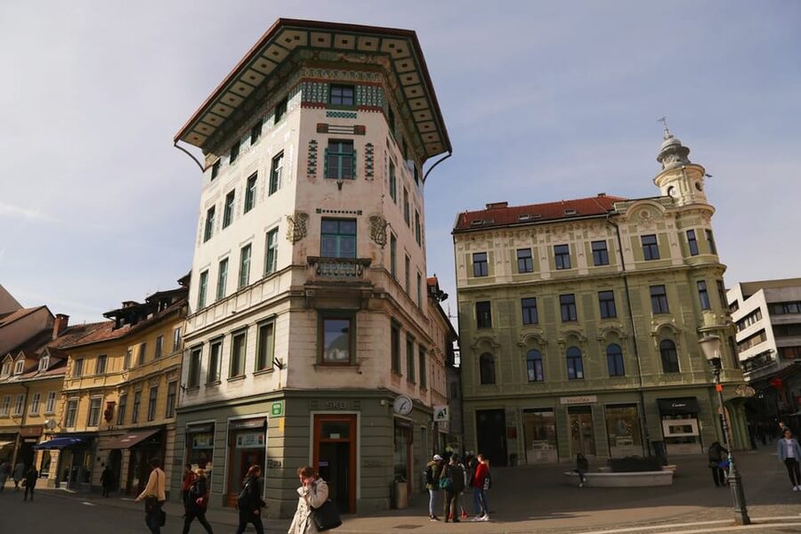 From Zagreb: Ljubljana and Lake Bled Small Group Guided Tour - Kremšnita, swimming, and slower ways to see Bled