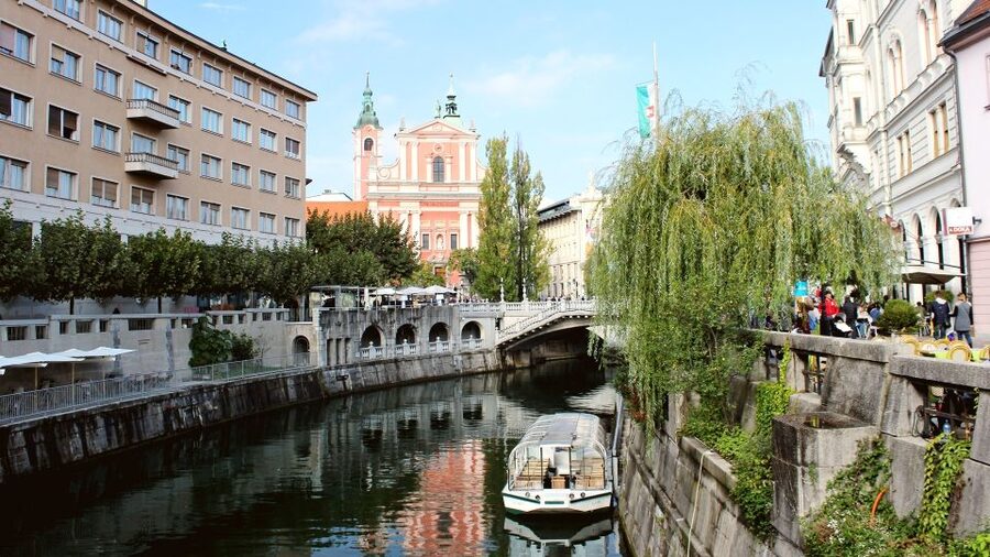 Full-Day Best of Slovenia Tour from Zagreb - The guide and vehicle make the long day easier
