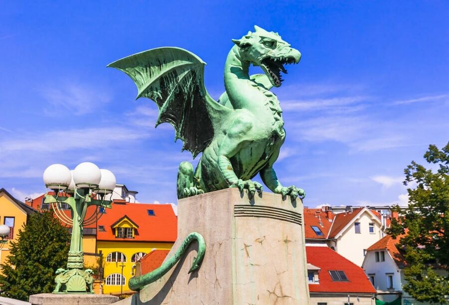 Ljubljana: 2h walking tour with local guide - Cobblers’ Bridge and Ljubljana’s riverfront
