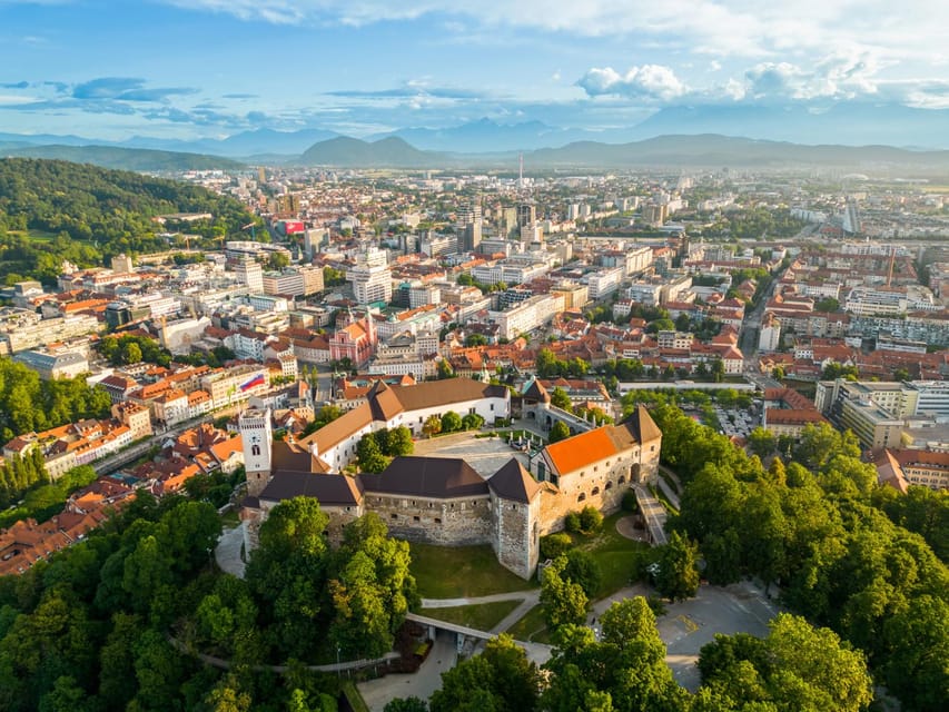 Ljubljana: 2h walking tour with local guide - Butchers’ Bridge and the return to the start