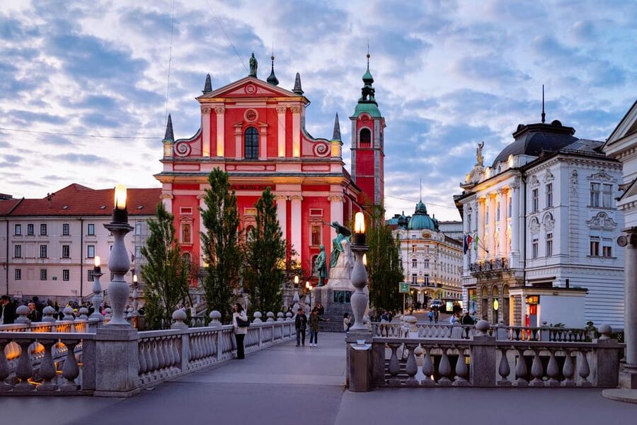 Ljubljana: 2h walking tour with local guide - Congress Square and Ljubljana’s intellectual center