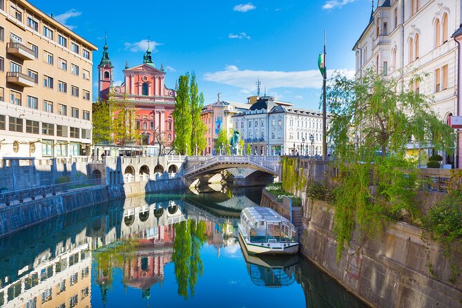 Ljubljana boat cruise and walking tour - Tasting Ljubljana at Central Market
