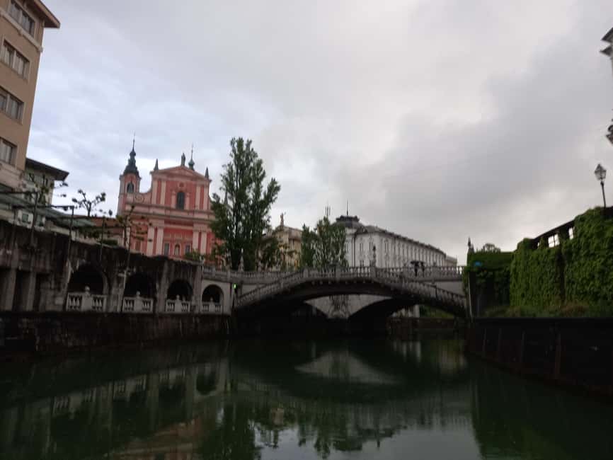 Ljubljana castle on foot :) con guida in italiano - Returning through the Town Hall and old centre