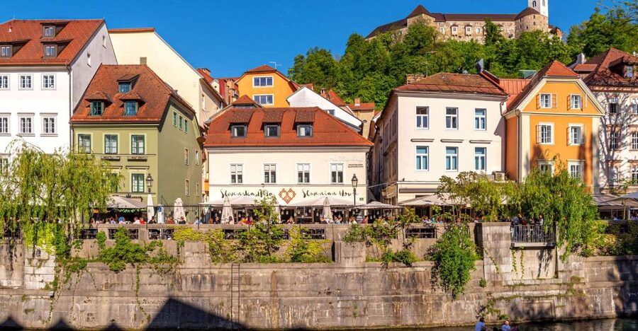 Ljubljana: Guided Walk & Funicular Ride to Ljubljana Castle - Starting at Ljubljana Town Hall and Robba Fountain