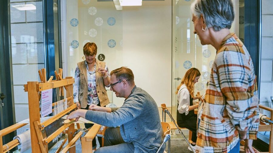 Ljubljana: Interactive Workshop with Experienced Weaver - Accessibility, language, and practical planning