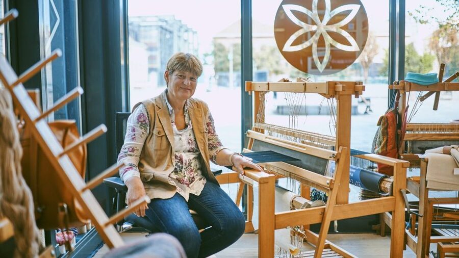 Ljubljana: Interactive Workshop with Experienced Weaver - What happens during the 75 minutes
