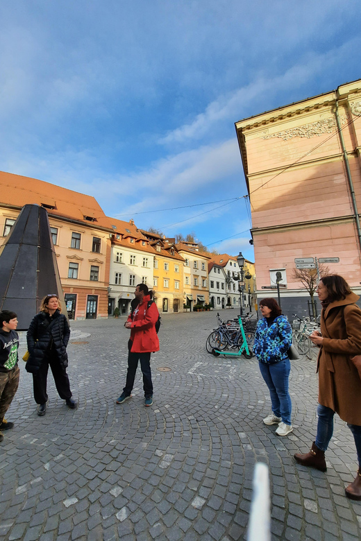 Ljubljana: Private tour to discover the city of dragons - Crossing the Triple Bridge and the riverfront
