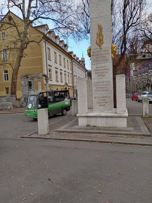 Ljubljana: Private tour to discover the city of dragons - Fabio’s guiding style and the Italian-language format