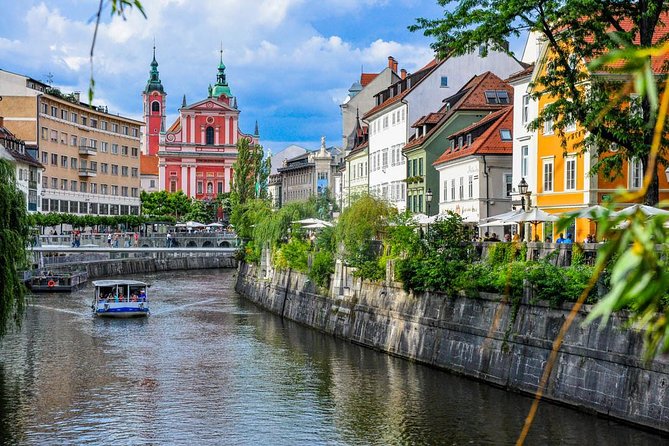 Ljubljana: Private Walking Tour with a Local - Meeting at Slovenska cesta 58 or another central location