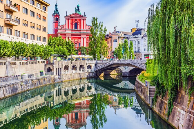 Ljubljana Scavenger Hunt and Highlights Self Guided Audio Tour - Old Town details and the Dragon Bridge