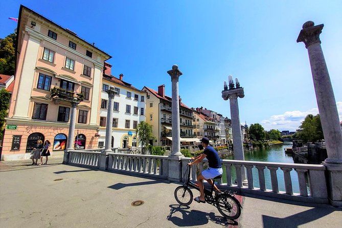 Ljubljana Sightseeing Tour by Electric Bikes - Starting in the Old Town for 90 minutes