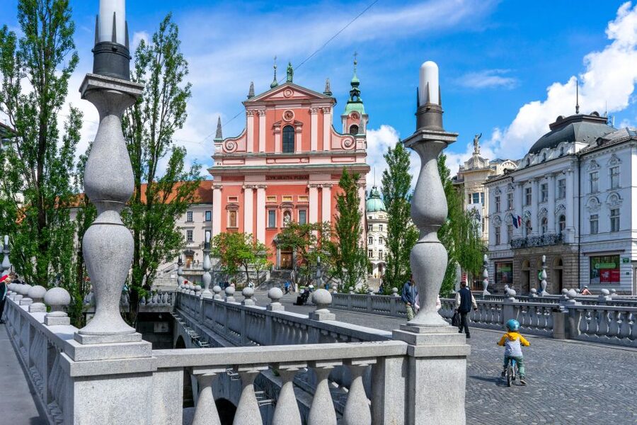 Ljubljana: UNESCO cultural heritage tour - The pyramids and lamps you might otherwise miss