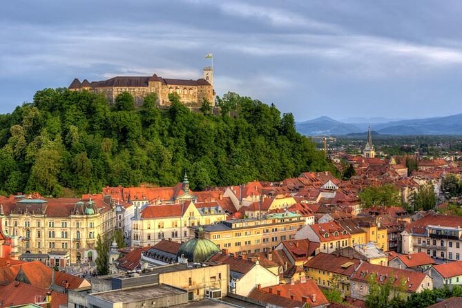 Old Town and Castle Group Tour in Ljubljana - Reaching Ljubljana Castle in the final 40 minutes
