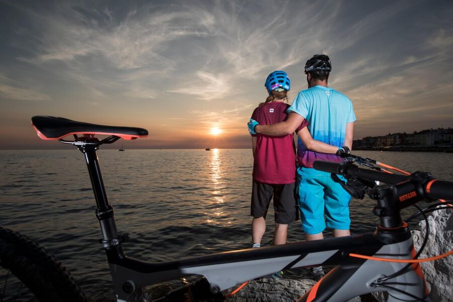 Piran: e-bike&snack in Istria - Getting fitted to the e-bike