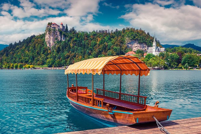 Postojna cave, Predjama castle and Lake bled from Ljubljana - Predjama Castle beneath the cliff