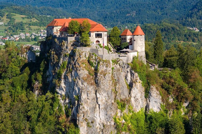 Slovenian highlights - Lake Bled, Postojna Cave & Predjama Castle from Ljubljana - Key points at a glance