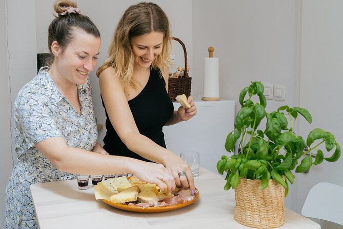 sLOVEnian Strukelj Traditional Cooking Class - A warm welcome with cheese, prosciutto, and drinks