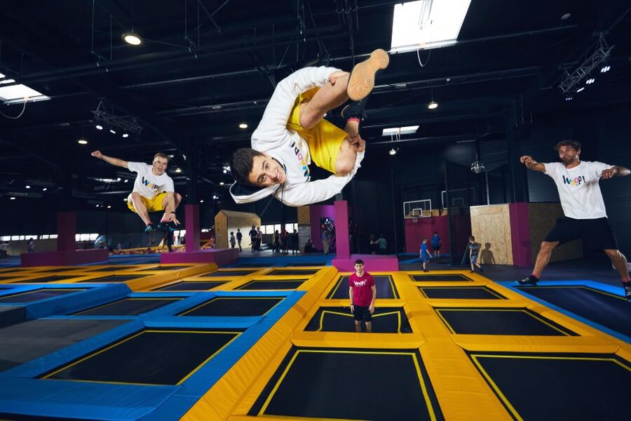 Woop! Fun park with 21 attractions - Foam pit, airbag, and basketball dunking
