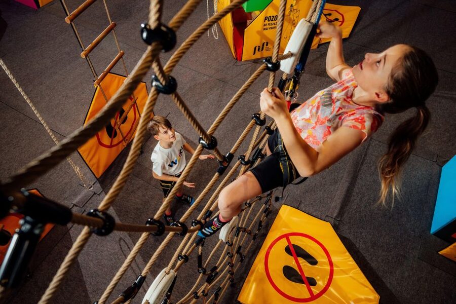 Woop! Fun park with 21 attractions - The 43-route interactive climbing walls