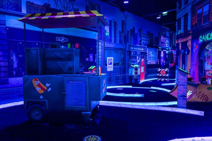 Woop! Glow Golf: Maribor - Why the glowing props matter
